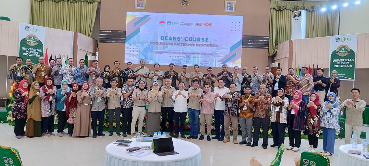 Foto bersama para dekan teknik dari seluruh Indonesia