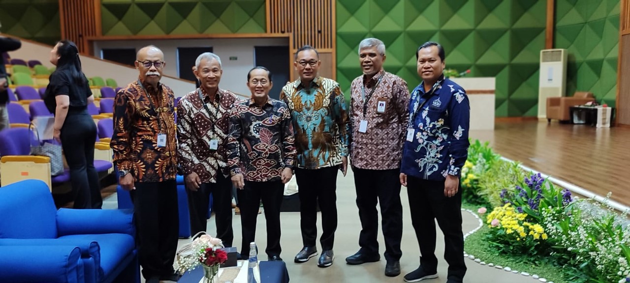 Foto bersama Rektor Universitas Trisakti Jakarta